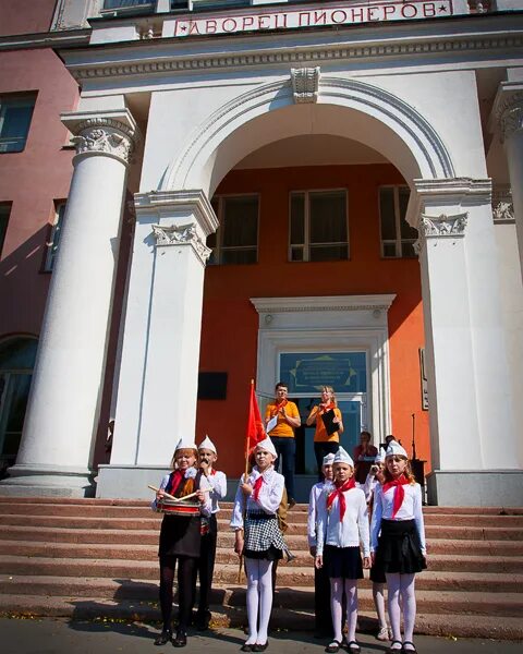 Сайт дпш челябинск. Алое поле дворец пионеров Челябинск. Дворец пионеров Крупской на алом поле Челябинск. Челябинский дворец пионеров и школьников. Театральный корпус ДПШ Челябинск.