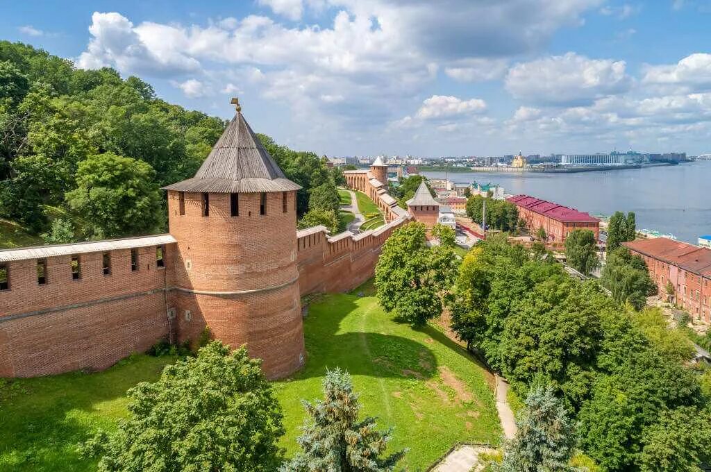 Сколько кремлей в нижнем новгороде. Нижегородский Кремль Нижний Новгород. Нижегородский Кремль Нижний Новгород башни. Нижегородский каменный Кремль. Борисоглебская башня Нижегородского Кремля.