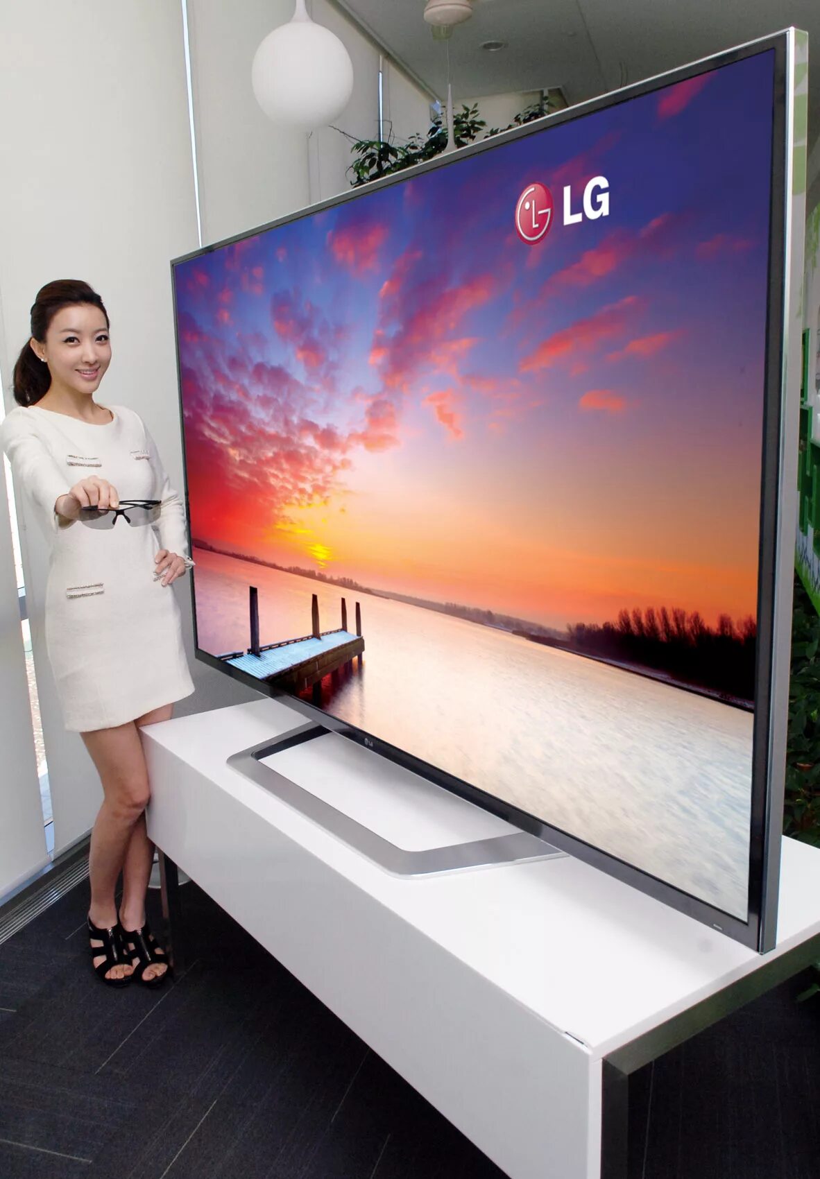 Плазма Samsung 75 дюймов. Телевизор LG 75 дюймов. LG телевизор смарт 150 диагональ. Смарт ТВ телевизор 100 дюймов LG.