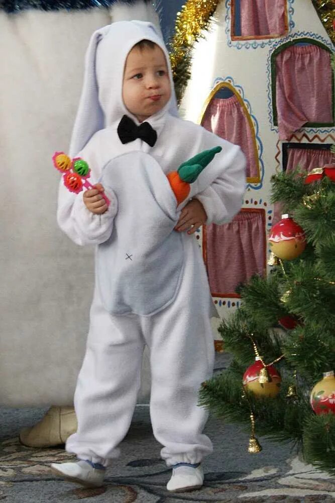 Костюм зайчика новый год. Костюм зайца. Костюм зайки для мальчика. Новогодний костюм зайки для мальчика. Костюм зайчика для мальчика на новый год.