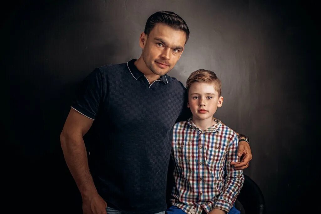 хедхантер барбершоп ярославль. отец и сын стрижка. хедхантер барбершоп ярославль. сертификат барбершоп. барбершоп ярославль.