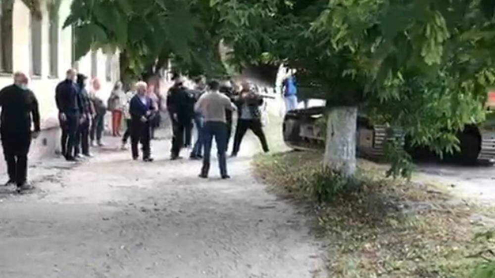 В какой школе брянска стреляли. Стрельба в брянске в фокинском районе. стреляли в полицейского брянск. перестрелка на мексике брянск.