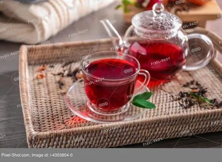 Красная чашка чая