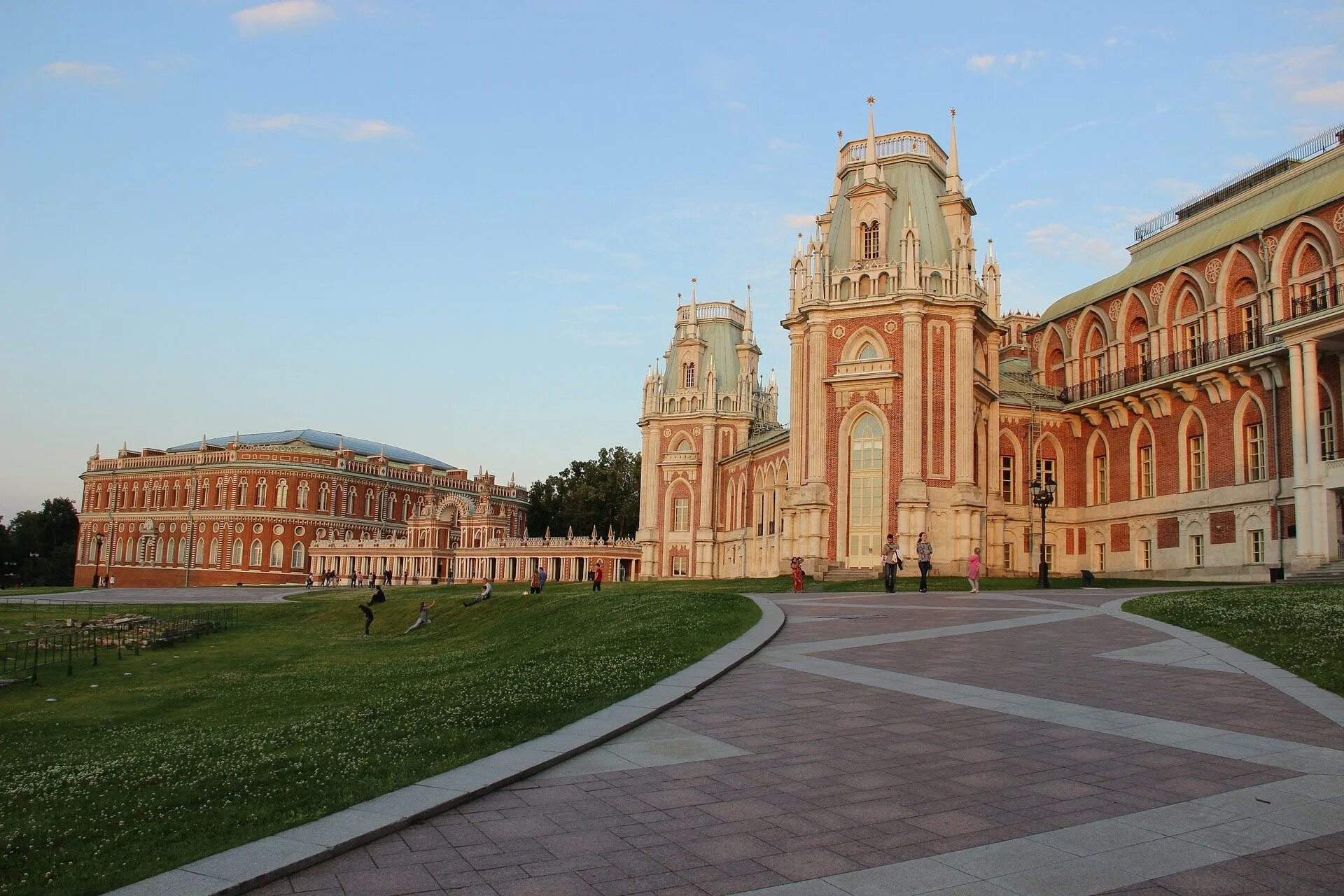 Жить в царицыно. Царицыно (дворцово-парковый ансамбль). Ансамбль Царицыно Баженов. Московский парк Царицыно. Усадьба Царицыно Баженов.