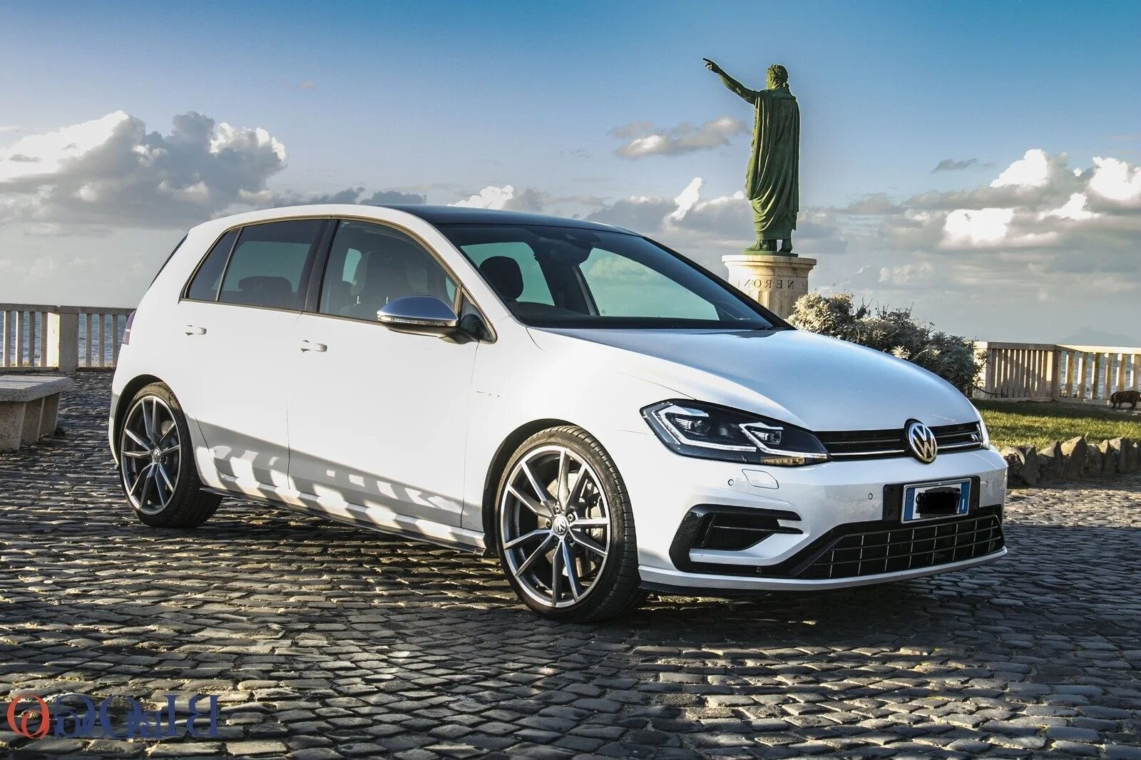 Гольф 8 год. Фольксваген гольф б8. vw golf r mk8. гольф 8. белый фольксваген гольф 8.