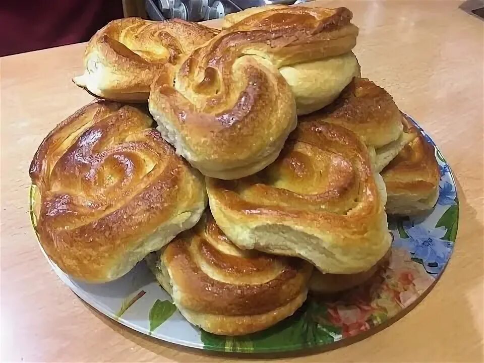 Плюшки с сахаром. Плюшки от государства. Плюшки от илюшки омск. Плюшки от государства. Сахарные плюшки.