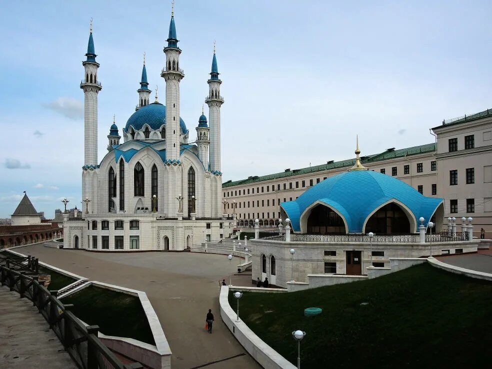 Цск смена казань. День города у кремля казань. Казань 2017 г. Площадь тысячелетия казань. Казанский кремль казань.