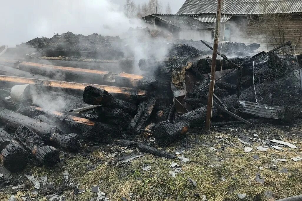 Что случилось 5 октября 1992. Выползово горел дом. Пожар в деревне Матвеево Устюженского района. Пожар в Выползово Подольск. Пожар 9 апреля в Устюженском округе.