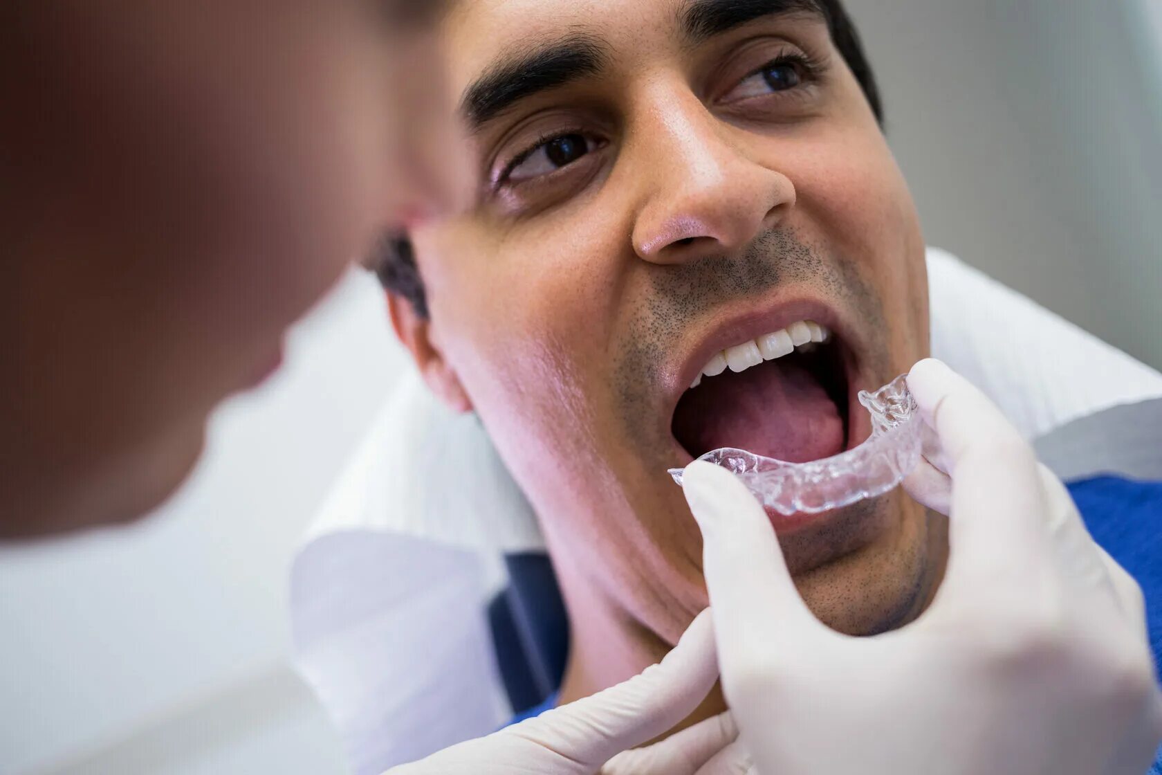 Врач ортодонт что это. Стоматолог-гнатолог. Стоматолог фото. Ортодонтия в стоматологии.
