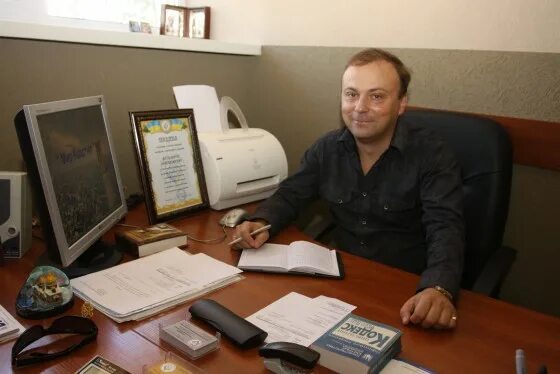 Своя квартира директор. Своя квартира директор. Директор смени квартиру. Своя квартира директор. Своя квартира директор.