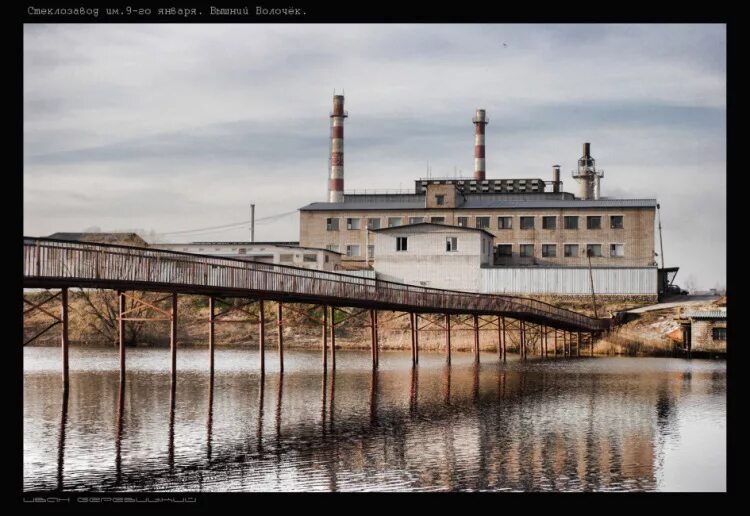 Фабрика парижская коммуна вышний волочек. Вышний волочек трикотажный комбинат. Стекольный завод имени 9 января. Фабрика аэлита вышний волочёк. Предприятия вышнего волочка.