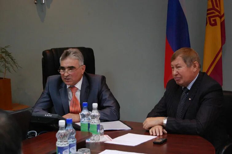 Советник правительства. Советник правительства. Голубой советник правительства. Губачев депутат. Эдельгериев абубакар сайд-хусайнович.