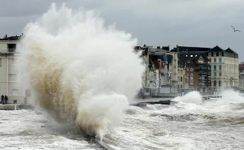 Wave crashed