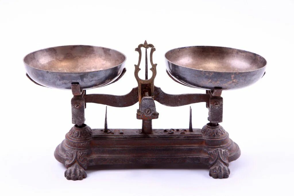 чашки рычажных весов. весы старые механические. рычажные весы. чашки рычажных весов. рычажные весы.