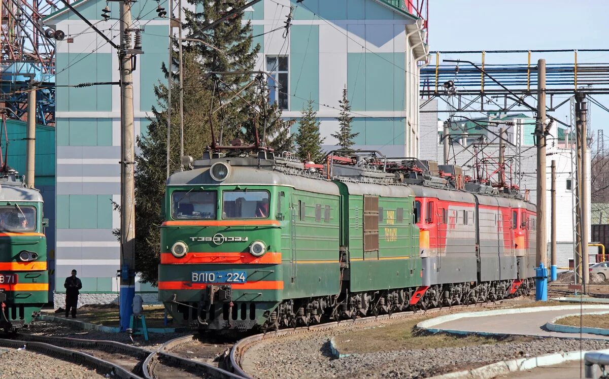 Локомотивное депо электровозы. Вл10 депо Курган. Локомотивное депо Новосибирск. Депо Инская Новосибирск. Локомотивное депо Инская.