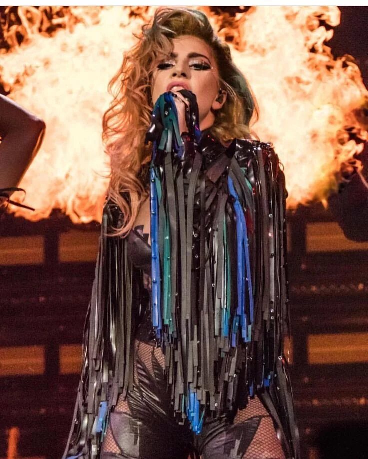 Lady gaga born this way tour. Леди гага 2017. Гага тур. Леди гага 1998. Гага тур.