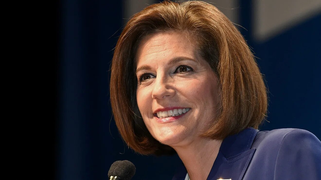 Сша нэнси пелоси. Женщины политики сша. Сенатор келли леффлер. Женщины политики сша. Кэтрин кортес-масто.