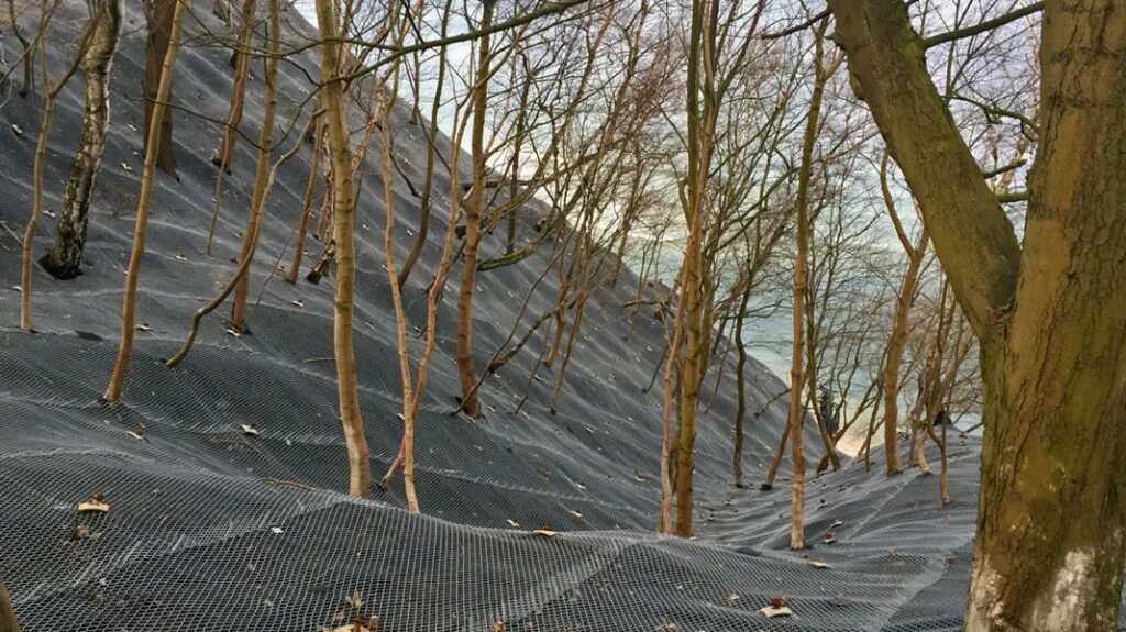 3d карта новокаргино. Геодезия логотип. Гео барьер сайт. D geo. Противокамнепадная завеса в карьерах.