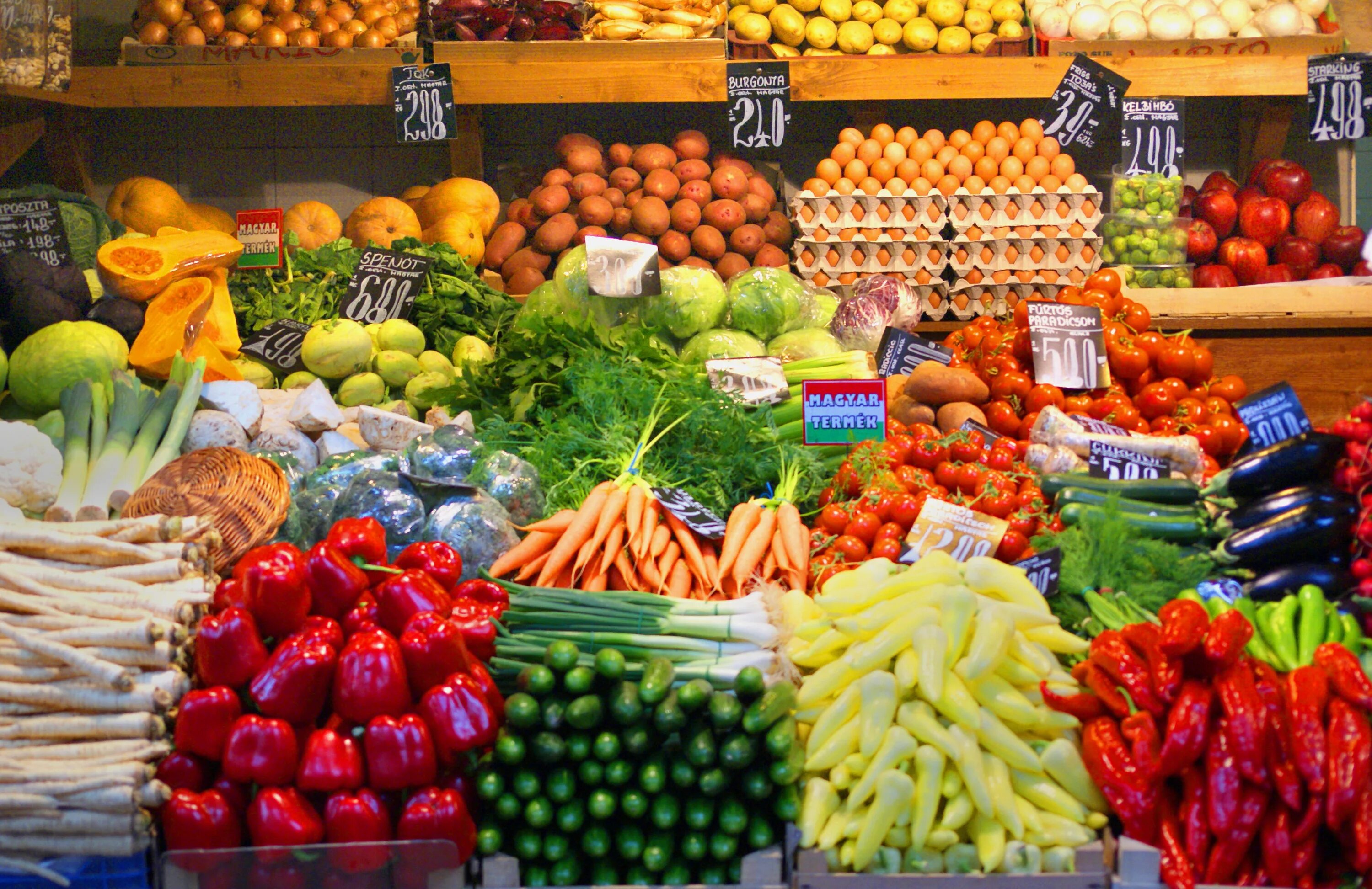Овощи рынок продаж. Овощной рынок. Овощи на рынке. Овощи и фрукты на рынке. Рынок овощей и фруктов.