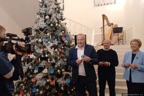 Губернаторская елка псков