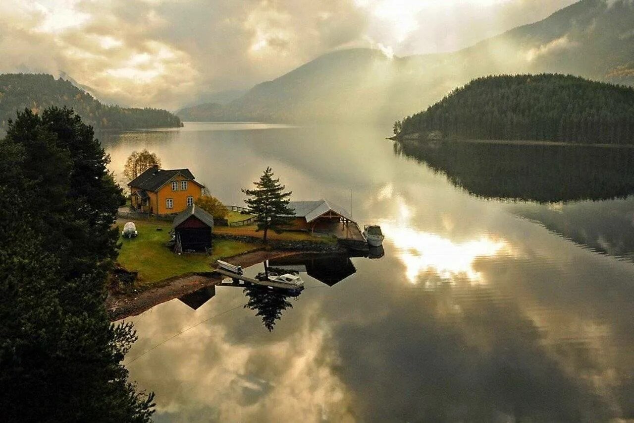 Вдали от центра. Райская Долина Телемарк Норвегия. Рай интроверта Норвегия. Озеро Стрюн, Норвегия. Домик у реки в Йёльстере. Норвегия.