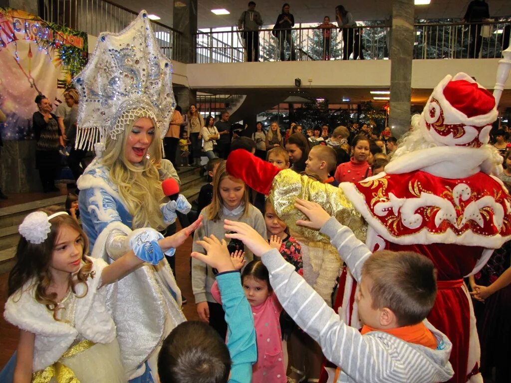 елка в гольяново. рязанский цирк ёлка новогодняя. гольяново новый год. гольяново рождество. гольяново: сквер у гольяновского пруда,.