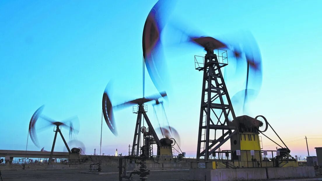Сургут столица нефти. Хмао югра добыча нефти. Нефтяная столица. Нефтегазовый завод нефтяник тюмень. Нефтегазовая столица сибири.