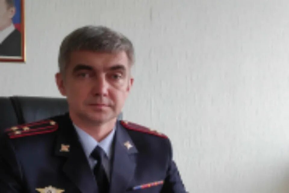 Начальник омвд жуков лохмачев петр владимирович фото Начальник УМВД России по г.Калуге Станислав Орехов вручил дипломы о высшем образ