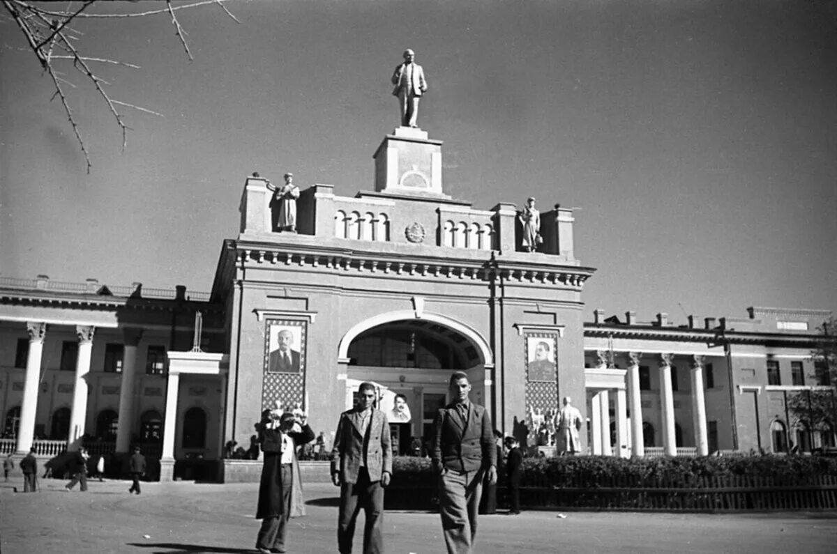 Туркмения бывшая ссср. Старый вокзал Ашхабад. Вокзал Ашхабад СССР. ЖД вокзал Ашхабад. Ашхабад 1940.
