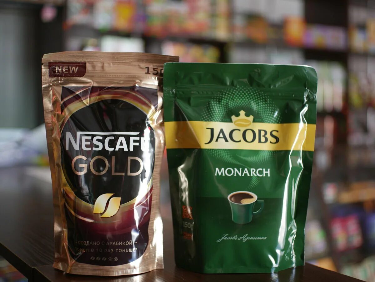 Какое кофе купить в магазине. Кофе Нескафе Якобс Монарх. Нескафе Якобс Монарх 500 гр. Кофе Jacobs и Nescafe. Кофе растворимый Якобс Монарх.