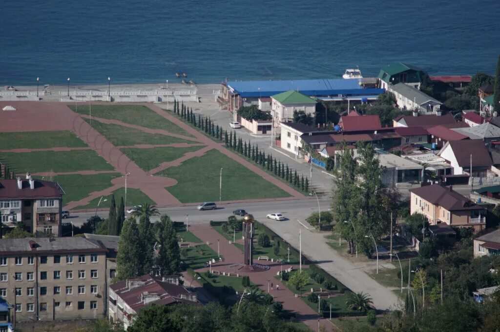 Черкесская гагры. Смотровая площадка, Абхазия, Гагра, Черкесская улица. Средняя смотровая площадка Гагра. Смотровая площадка Гагры Черкесская улица. Смотровая площадка в Гаграх с качелями фото.