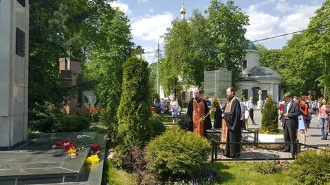 Церковь на кладбище