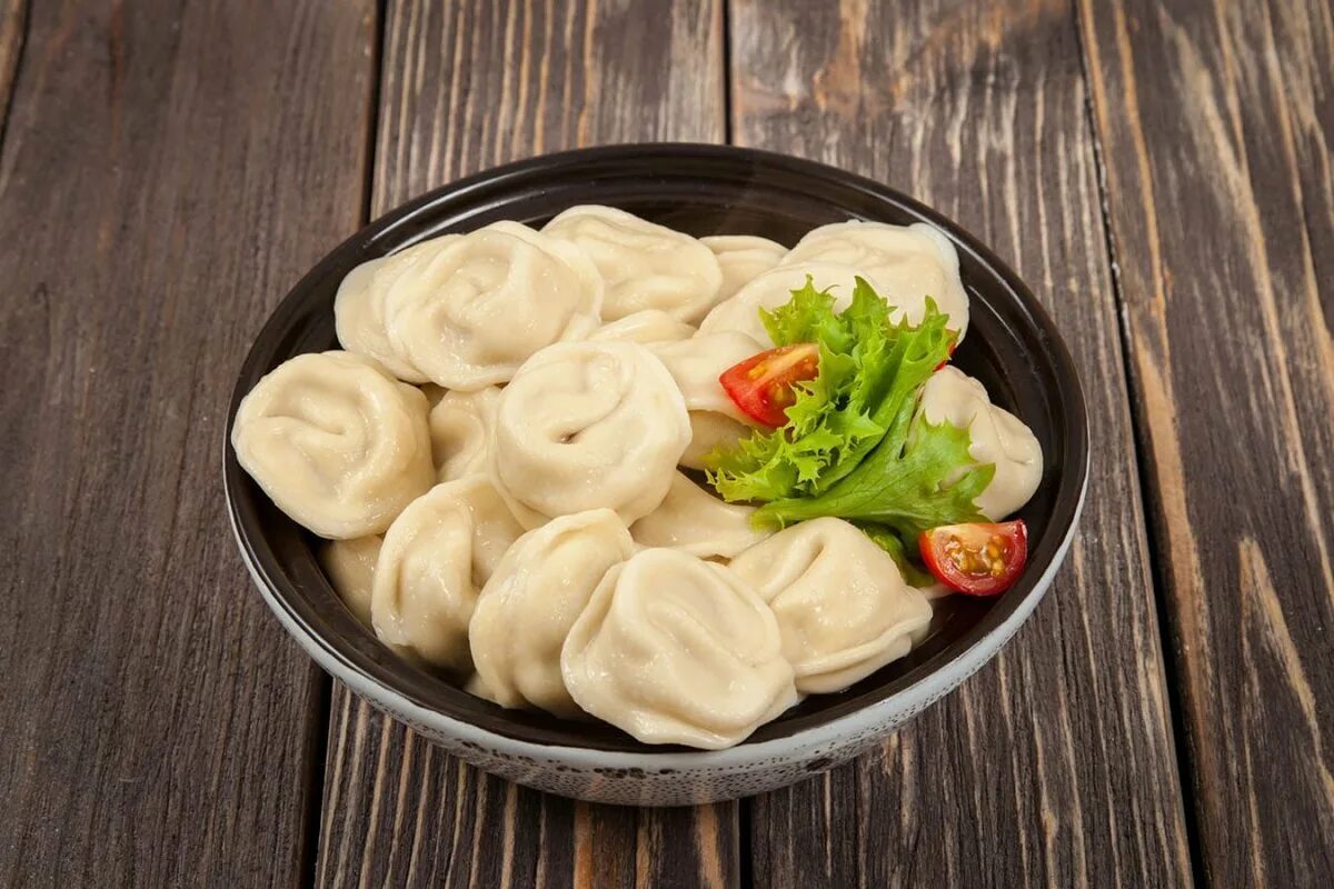 Пельмени. Пельмени. Тарелка пельменей. Пельмени домашние. Пельмени с рыбой.