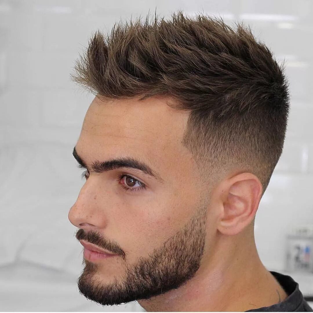 Short hair man. Faux Hawk стрижка. Стрижки мужские стильные. Причёски мужские модные. Причёски мужские короткие.