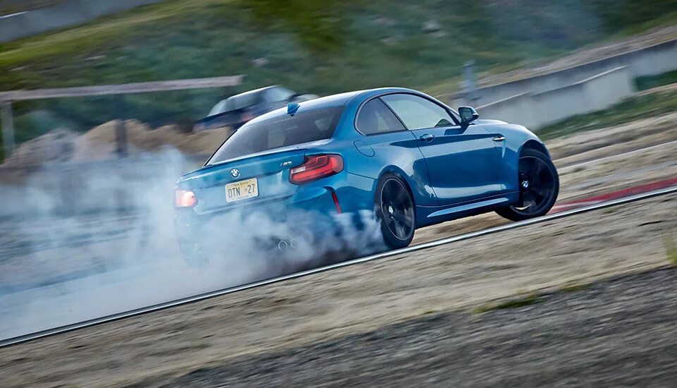 Дрифт на бмв м5 ф90. BMW m2 Drift. BMW m4 дрифт. BMW m4 2021 дрифт. BMW m4 CSL В дрифте.