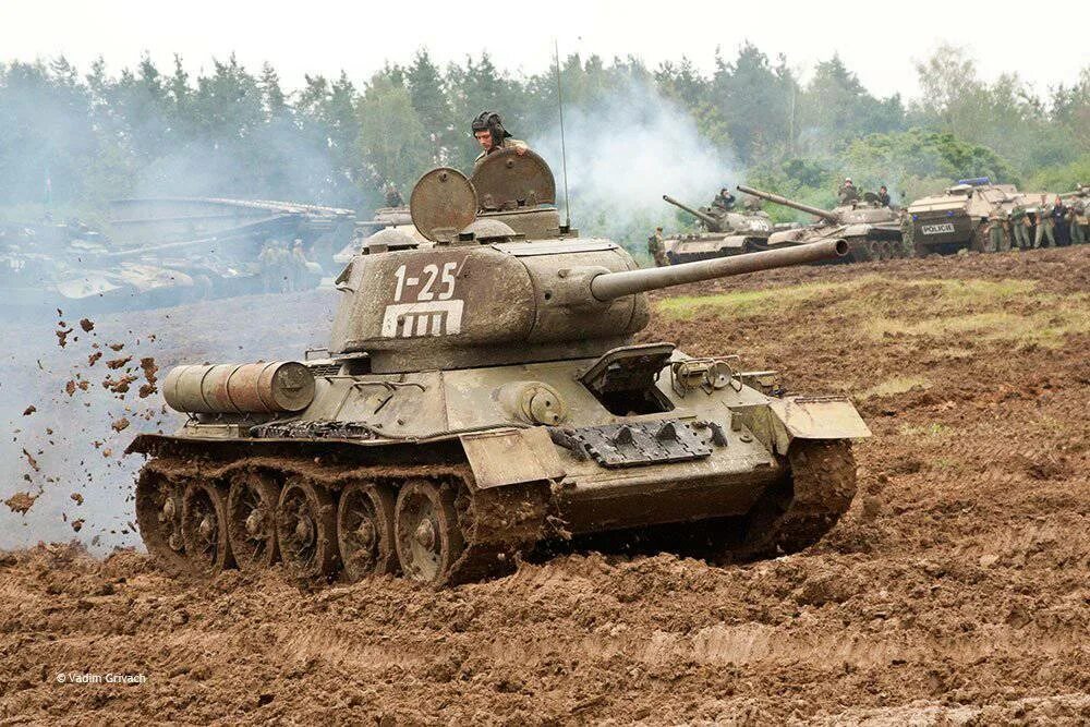 Танковые войны 1. Танк т34. Танк т-34 в бою. Танк т-34-85 в бою. Т 34 85 В бою.