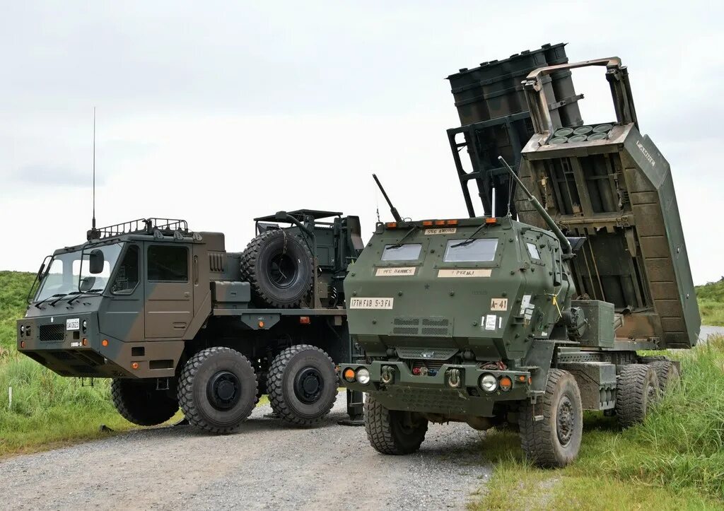 Установка хаймерс. М142 HIMARS. РСЗО m142 HIMARS. РСЗО m142. Американских РСЗО m142 HIMARS.