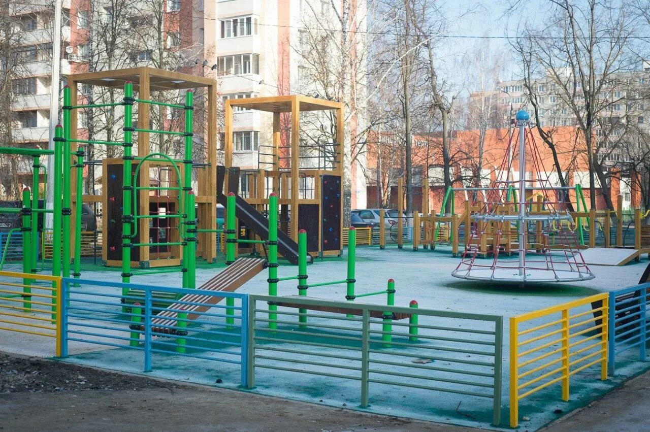 Коломенское детские площадки. Парк коломенское детские площадки. ограждение детской площадки. детские площадки на коломенской. ограждение детской игровой площадки.
