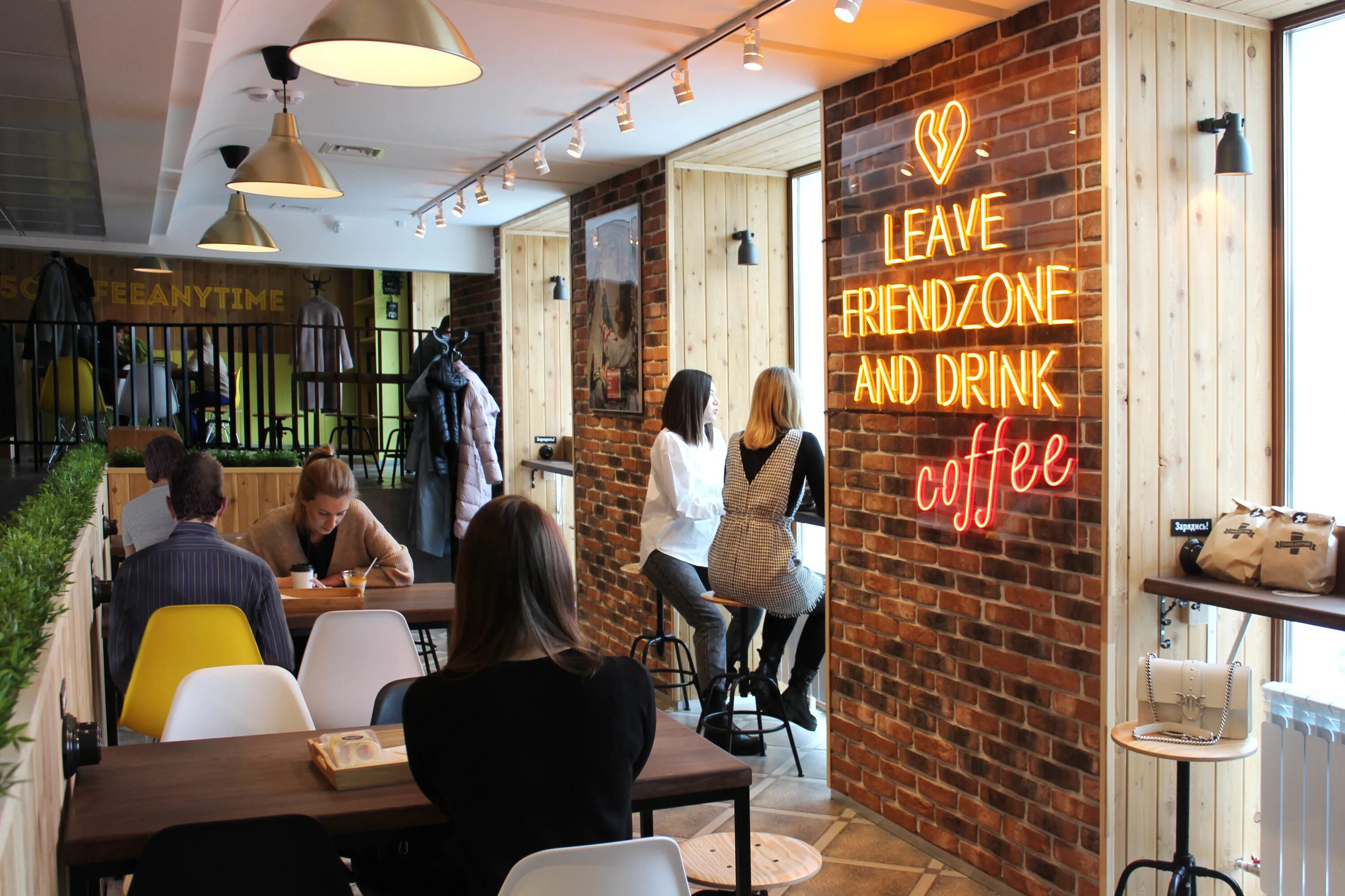 ани тайм кофейня омск. Delimobil логотип. энитайм каршеринг. анитайм. Anytime logo.