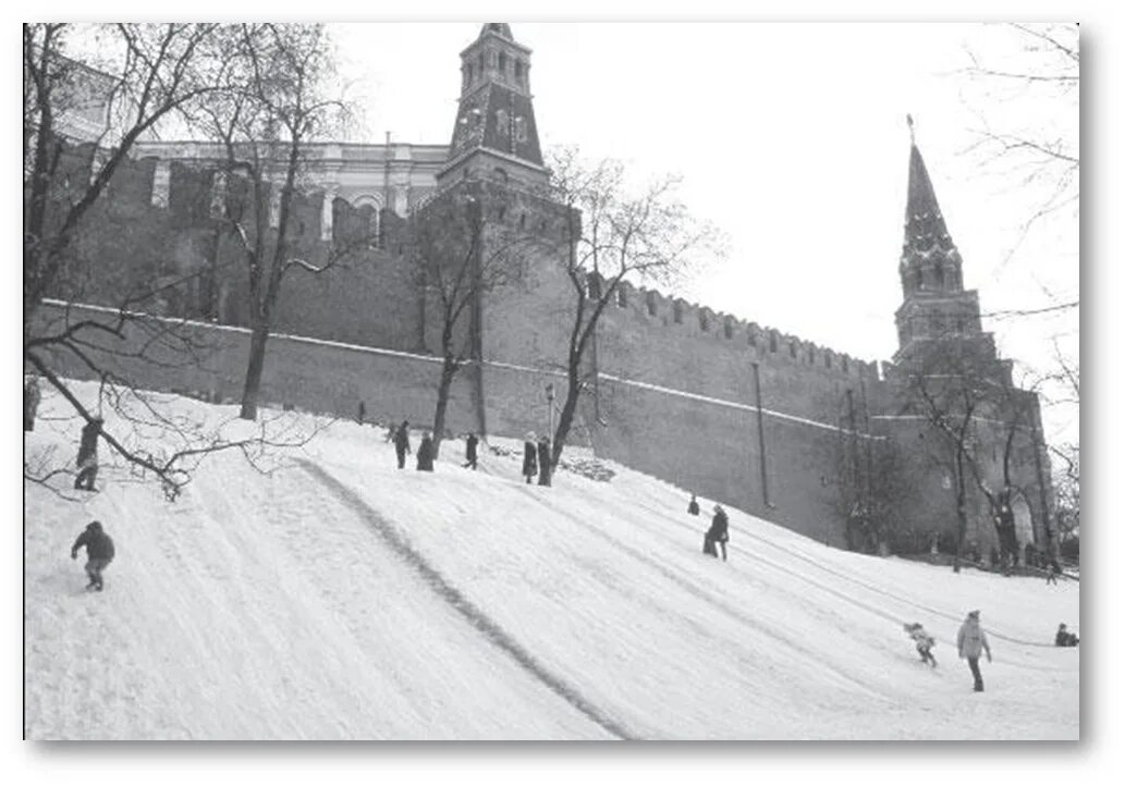 Боровицкий холм в Москве. Кремль на Боровицком Холме. Кремлевский холм в Москве. Боровской холм мооскпа.