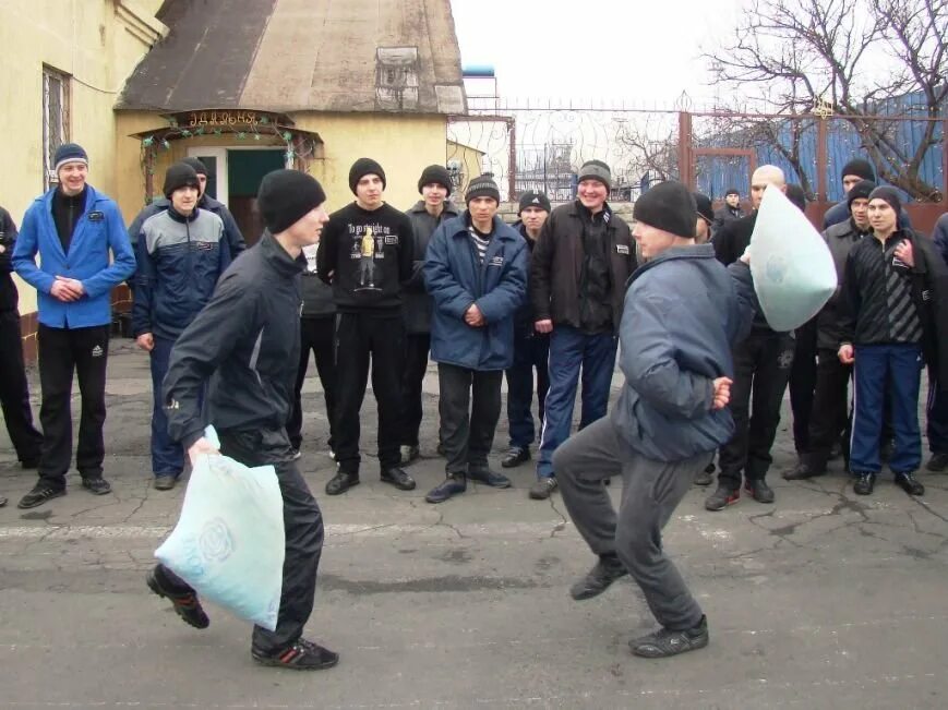 Ликвидирована колония. Алексинской воспитательной колонии для несовершеннолетних. Микрорайон колония бердянск. Колония бурятия поселок выдрино. Колония фку ик 4 брянск.