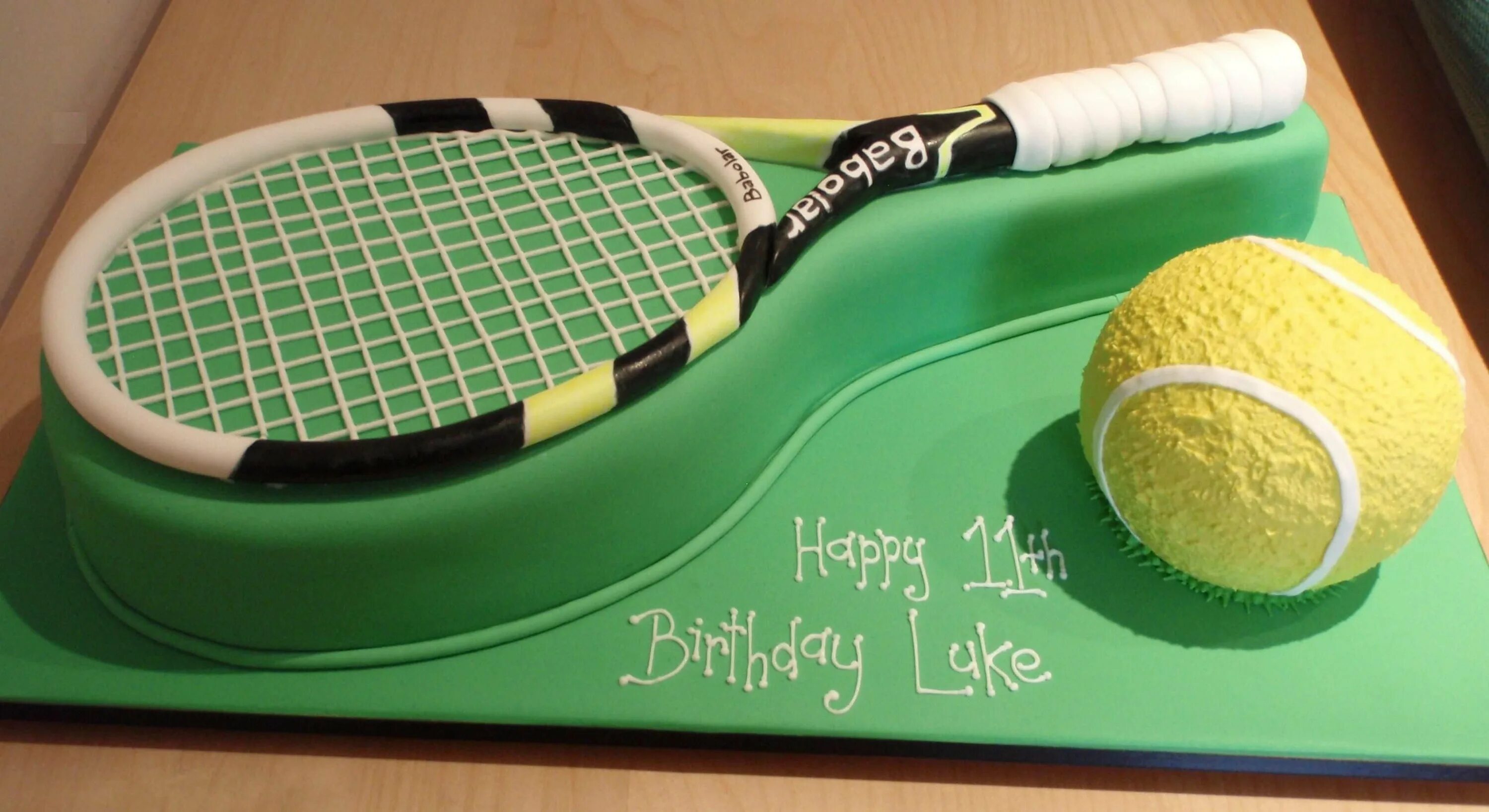 Торт с теннисной ракеткой. Торт теннисный мяч. Торт теннисный корт. Торт для теннисиста.