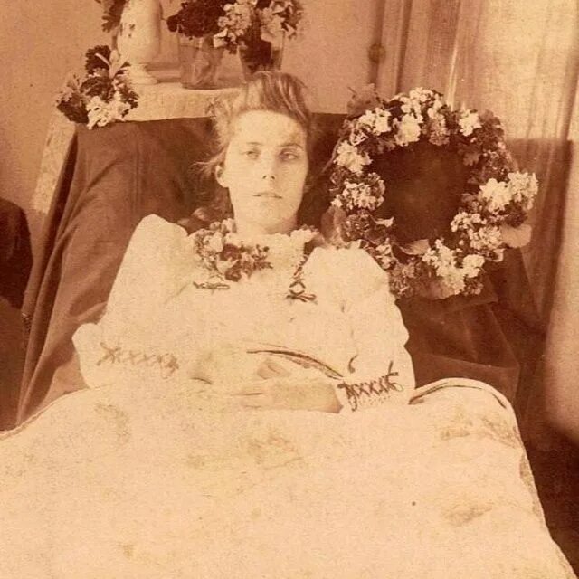 Имена умерших родственников. Можно ли ребенка назвать. Посмертные фотографии 19 века викторианской эпохи. Можно ли ребенка назвать. Похороны викторианской эпохи.