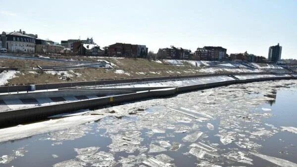 Вода в реке тура тюмень сегодня. Тура высыхает Тюмень. Пересохла тура Тюмень. Тюмень река тура высохла. Уровень воды в реке тура в Тюмени на сегодня.