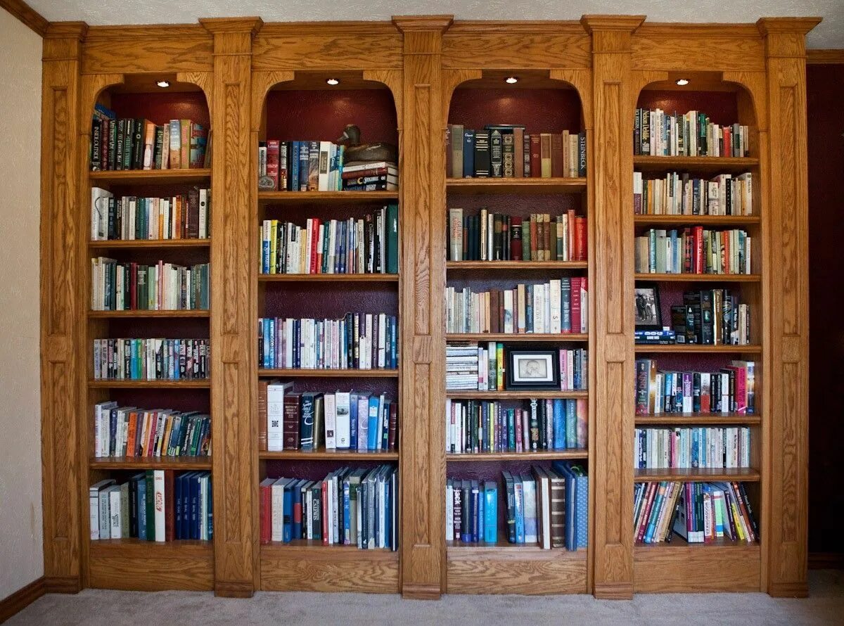 Шкаф книги высокий. Книжный шкаф Фабиан Смит. Стеллаж для книг. Стеллаж книжный. Книжный шкаф вместительный.