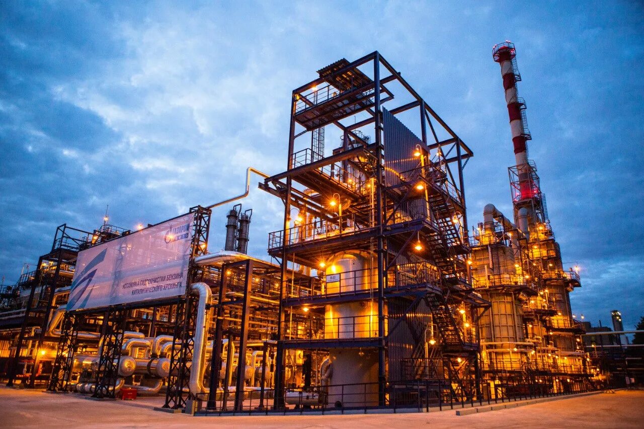 Афипский нпз гидрокрекинг. Снпз сызрань. Орск нефтеперерабатывающий завод. Нефтедобыча и нефтепереработка. Орск нефтеперерабатывающий завод.