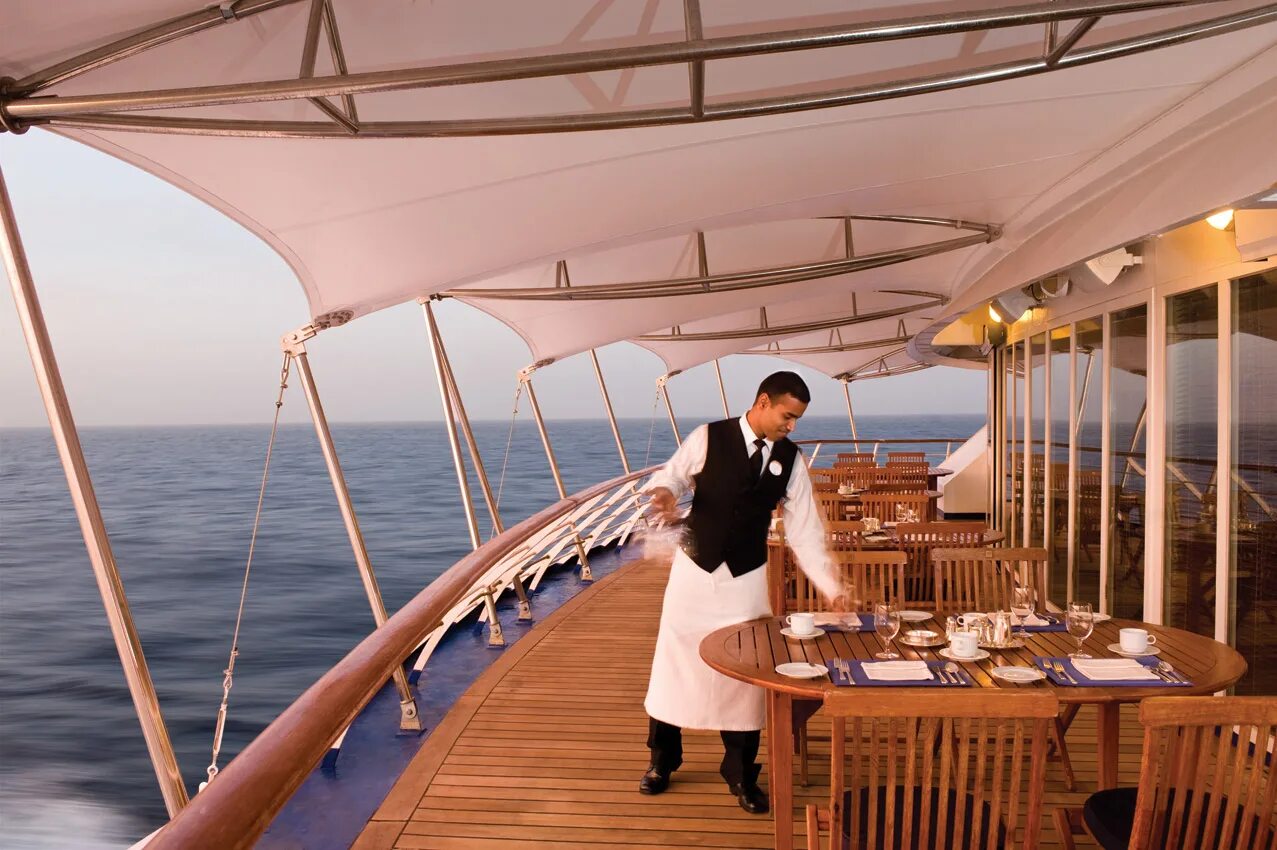 On board the ship. Круиз Silversea. Ресторан на палубе корабля. Путешествие на лайнере. Ресторан палуба.