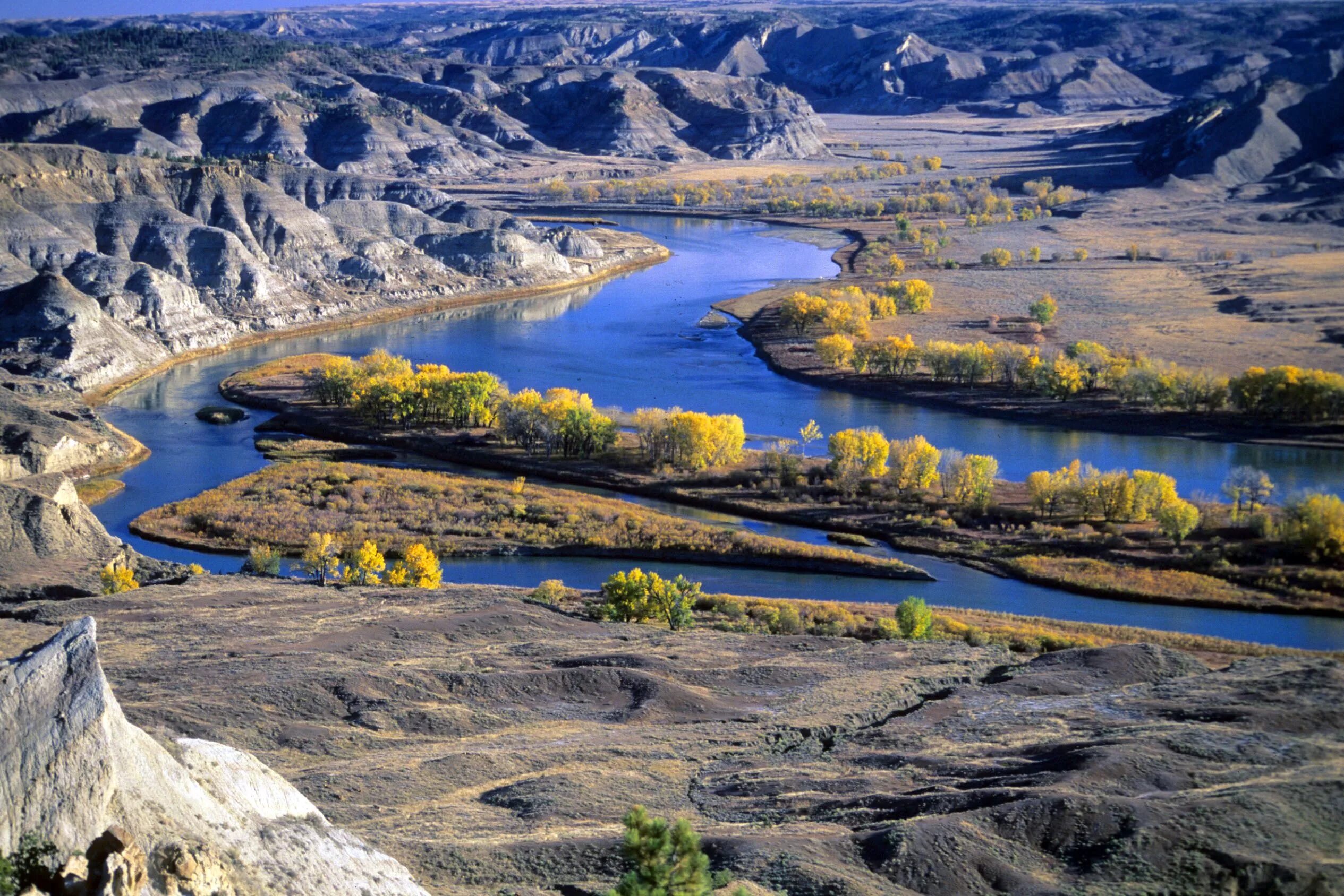 Река миссури бассейн какого океана. Монтана река Миссури. Реки Северной Америки Миссури. Штат Северная Дакота природа. Штат Миссури река.