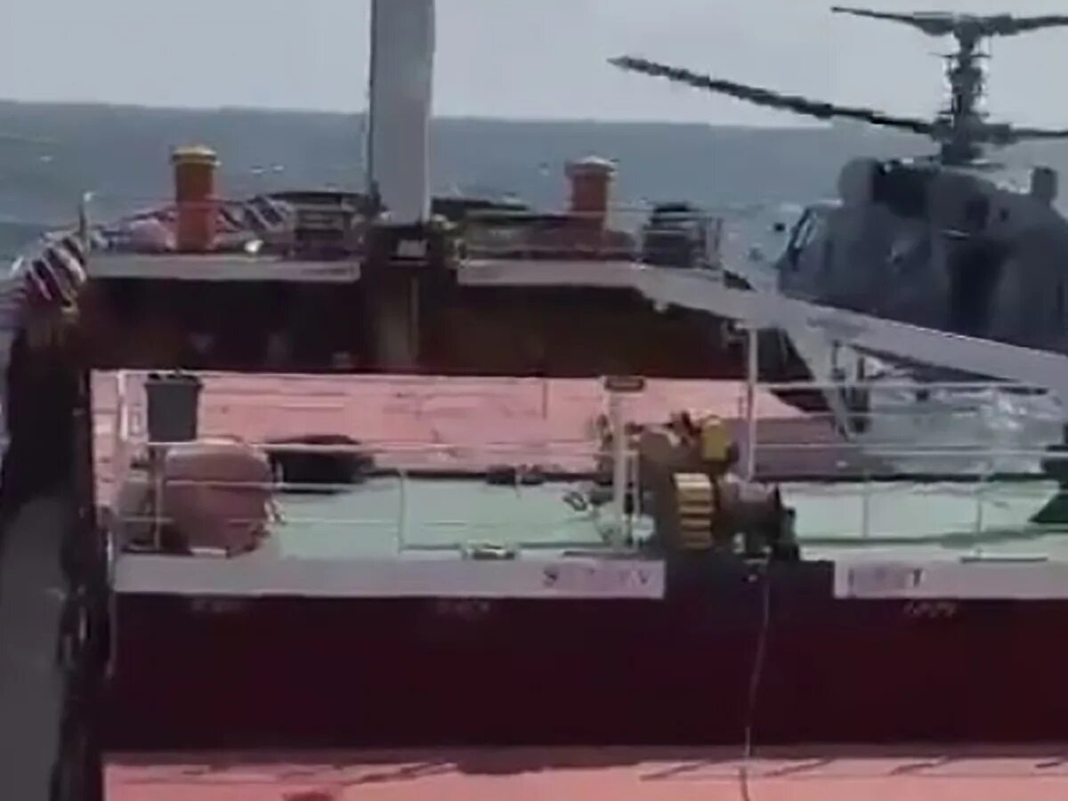 Ударили по сухогрузу