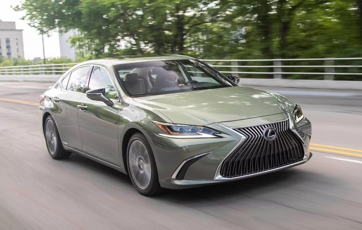 Lexus is поколения. Lexus es 2023. Лексус es 250. Поколения Лексус ЕС 250. Lexus es 300h 2021.